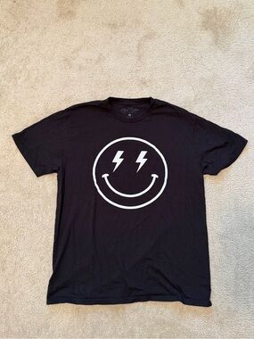 Lotus Fashion Los Angeles Smiley Face Lightning Bolt Black Tee